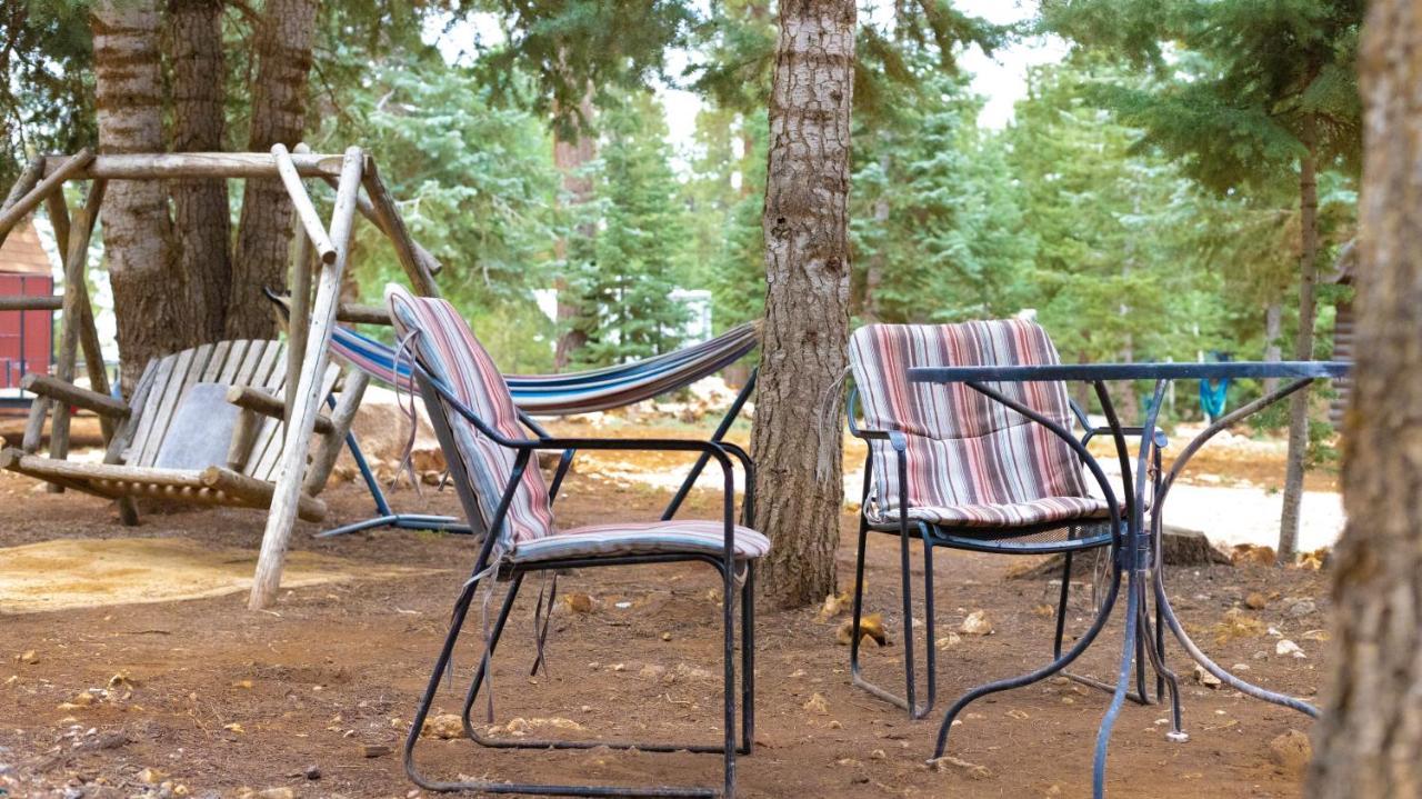 Charming Blue Farmhouse Cabin Duck Creek Village Екстер'єр фото