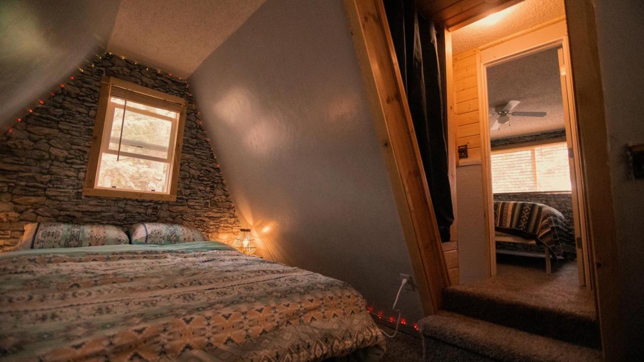 Charming Blue Farmhouse Cabin Duck Creek Village Екстер'єр фото