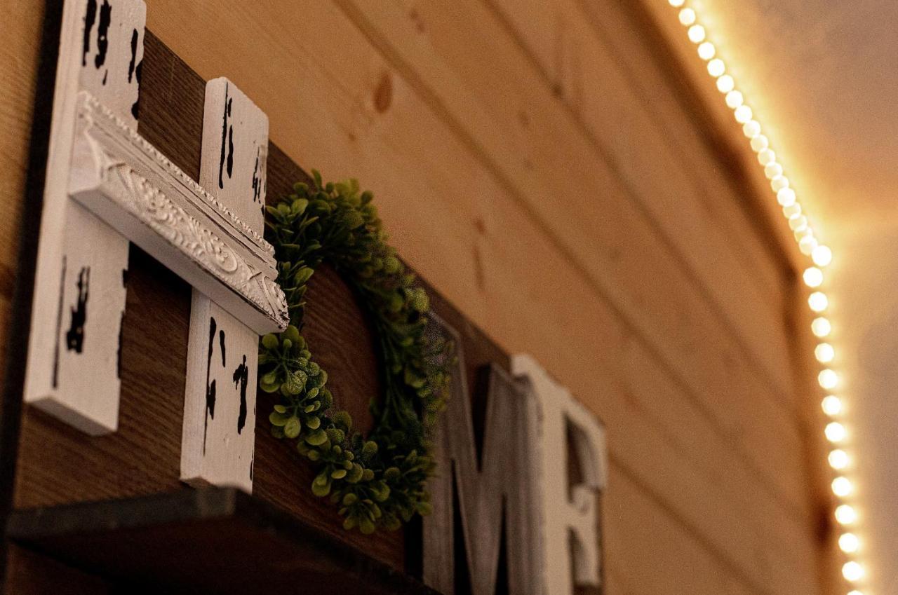 Charming Blue Farmhouse Cabin Duck Creek Village Екстер'єр фото